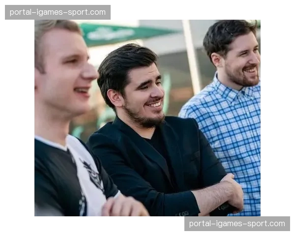 特写：一位录像分析师的深夜——拆解对手50个“边线球战术”的准备工作