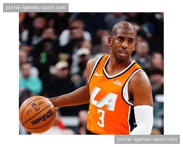 人物特写：老将控卫保罗向年轻球员传授如何阅读并破解边线球防守