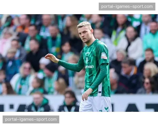 特写：不莱梅老将赛后独自加练，备战可能最后一季